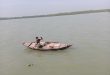 ডিঙ্গি নৌকায় ভেসে বড়শি দিয়ে মাছ শিকারে ব্যস্ত জেলে